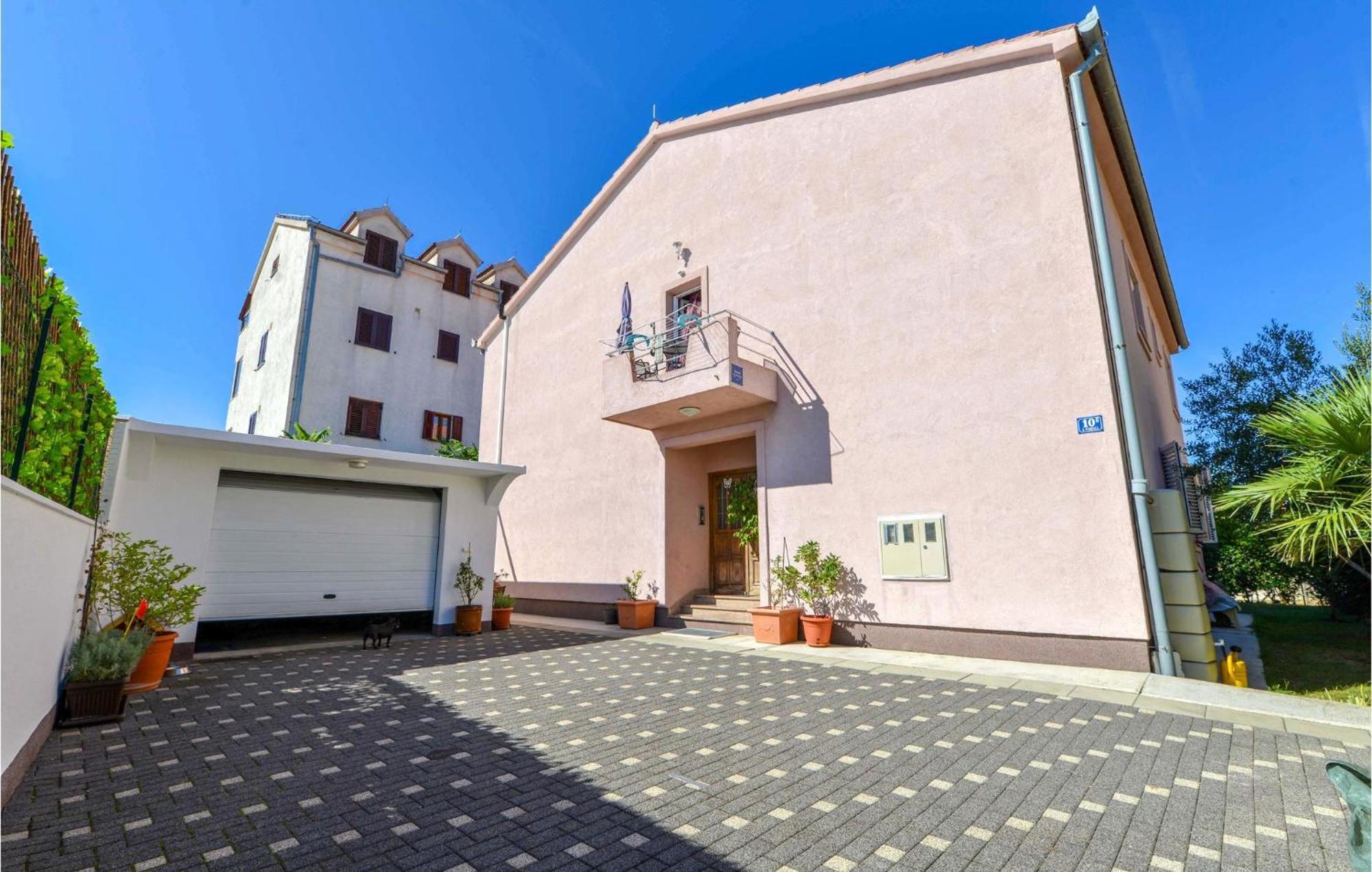 1 Bedroom Nice Apartment In Zadar Buitenkant foto
