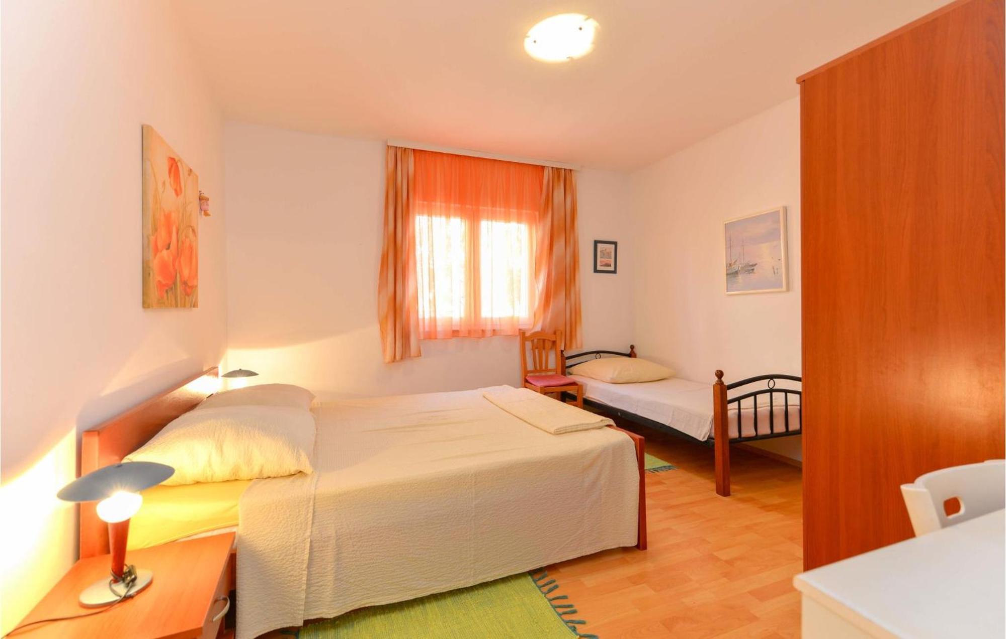 1 Bedroom Nice Apartment In Zadar Buitenkant foto
