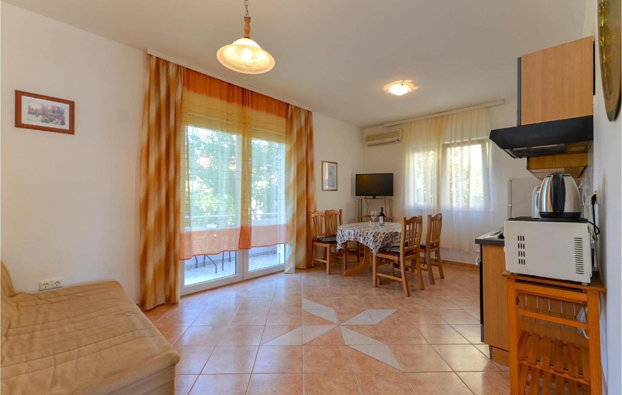 1 Bedroom Nice Apartment In Zadar Buitenkant foto