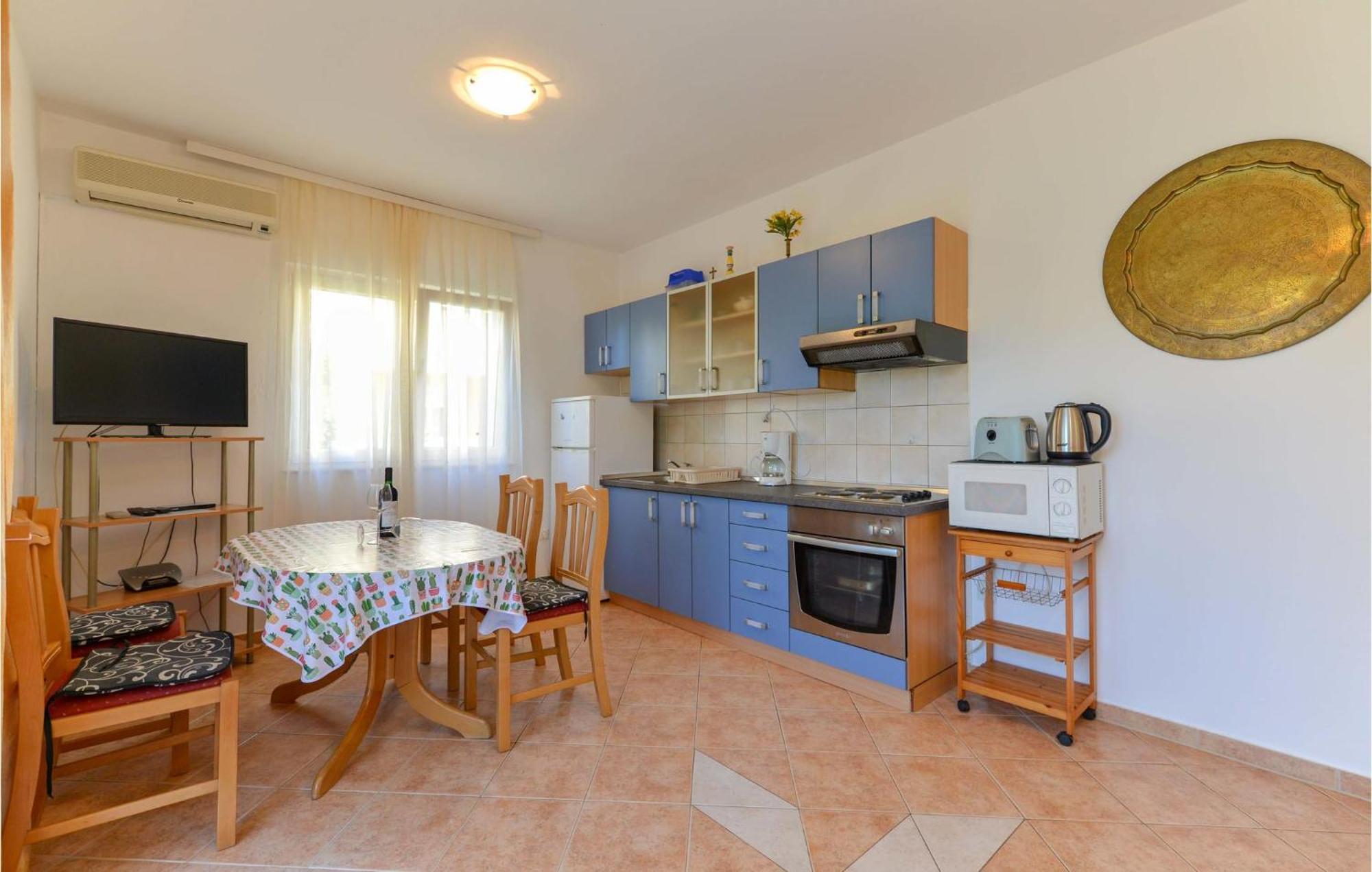 1 Bedroom Nice Apartment In Zadar Buitenkant foto
